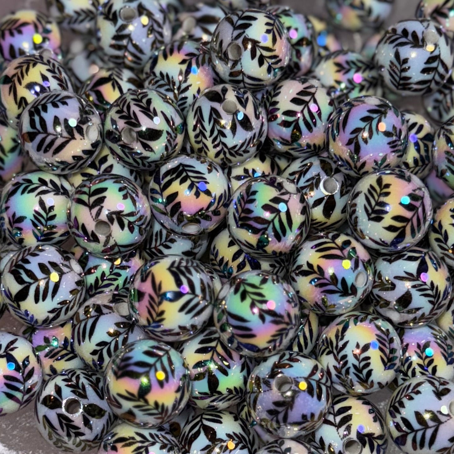 Black/White Everest Leaf 16mm Acrylic Bead