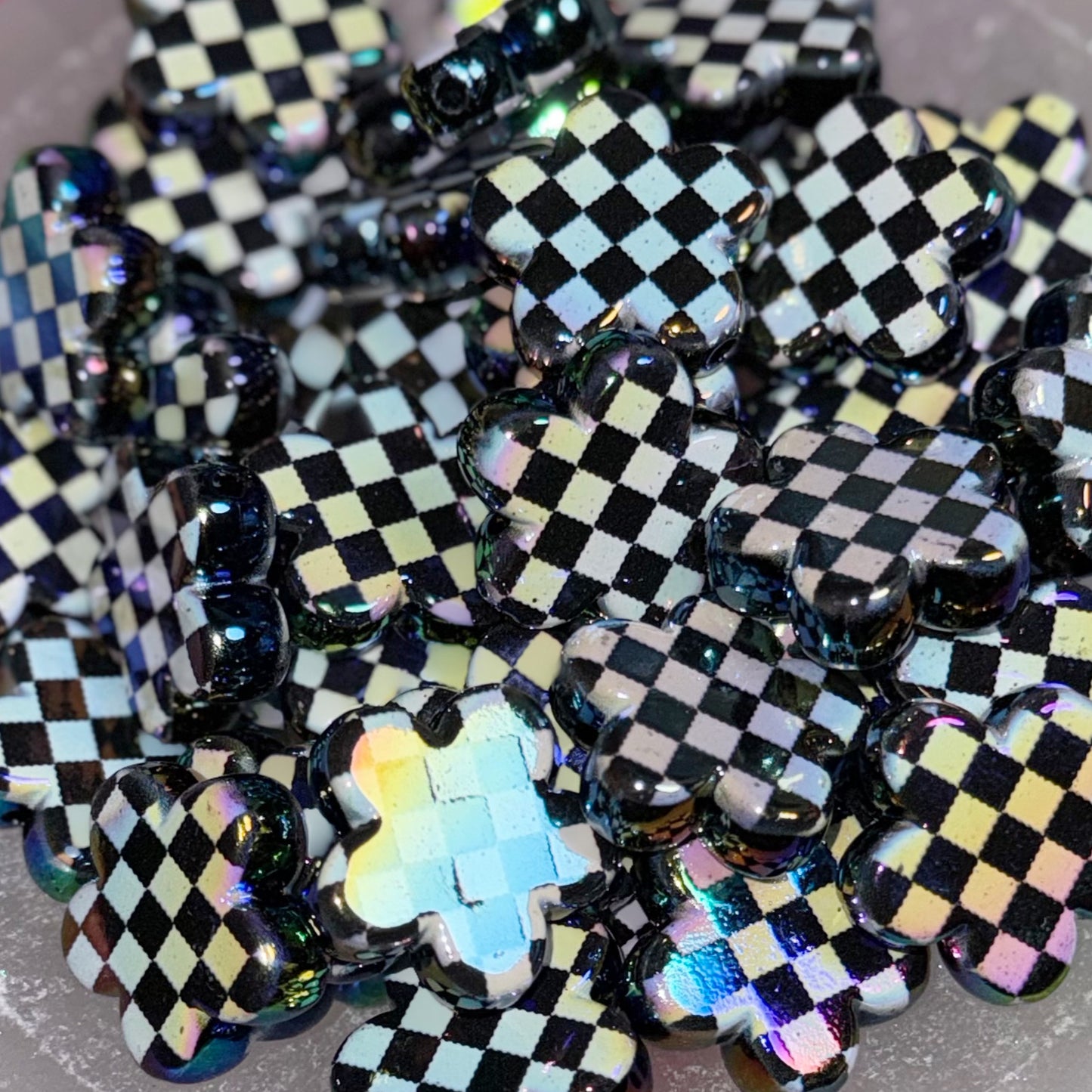 Black & White Checkered Daisy 25mm Acrylic Bead