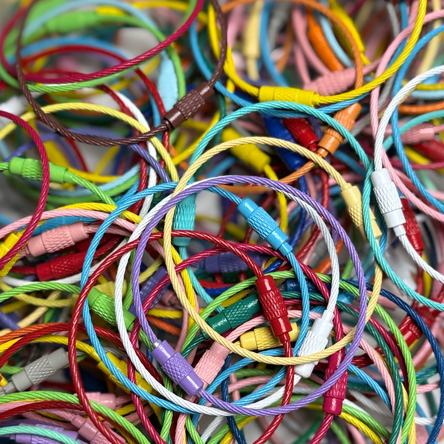 6in WIRE KEYCHAIN