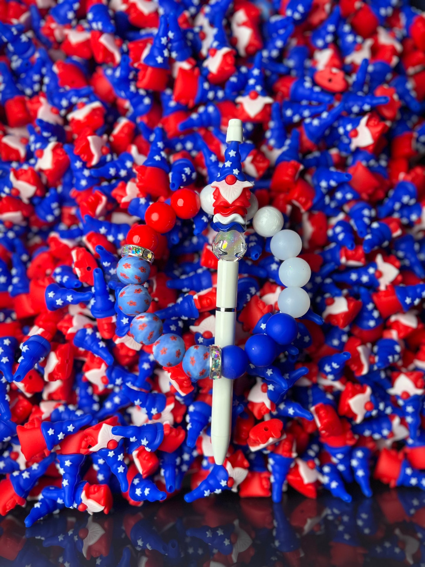 Red, White & Daisy Silicone 15mm EXCLUSIVE Printed Bead